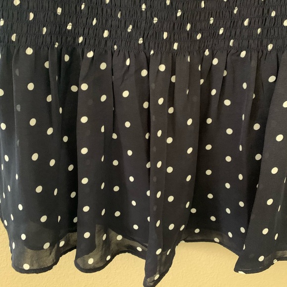*NWT SCOOP NYC Women’s Navy Blue White Polka Dot Ruffle Top SIZE M NWT - Picture 4 of 9